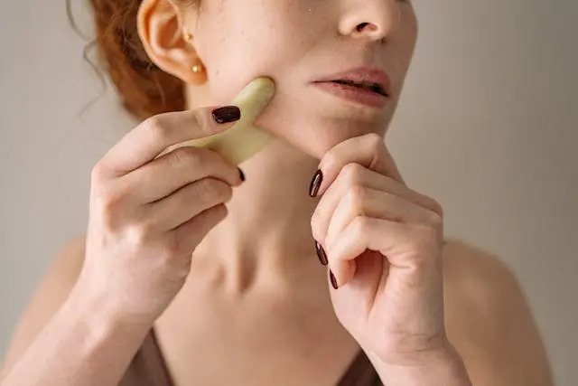 Gua Sha Gesichtsbehandlung