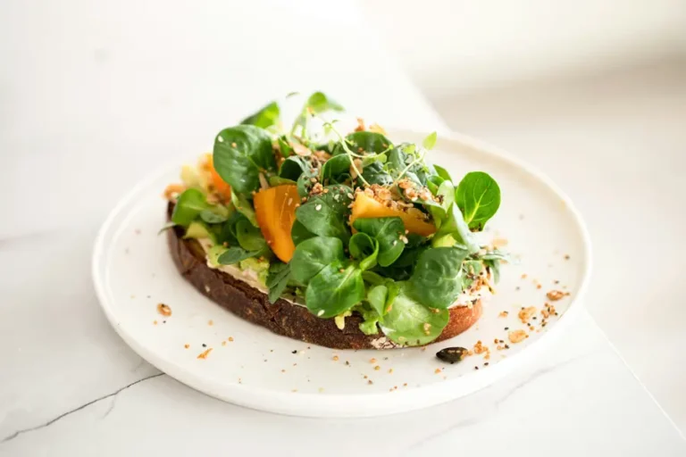 Salat auf Brot