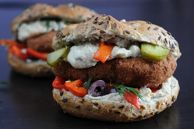veganer, proteinreicher Burger