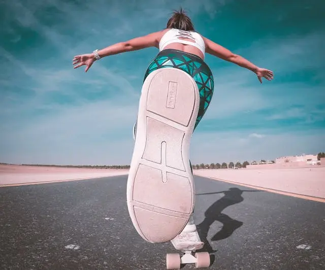 Fitness auf einem Skateboard
